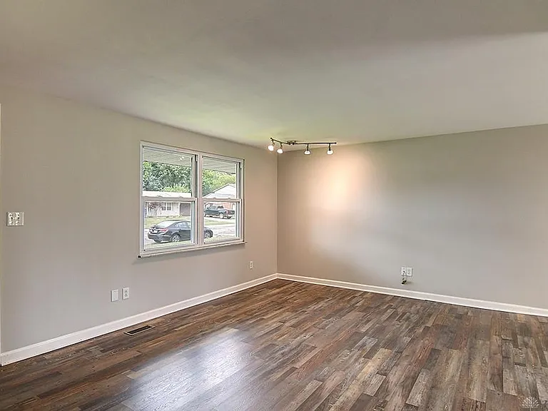 4554 Powell Rd — Photo 5