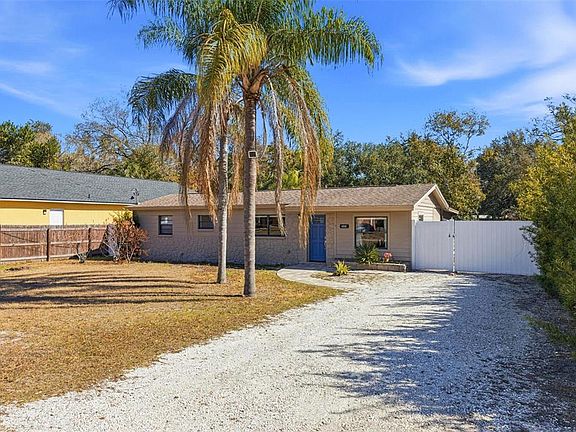 3rd image of 10405 N Woodmere Rd