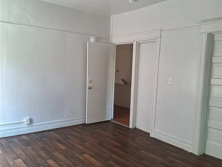 1943 Estrella Ave — Photo 1