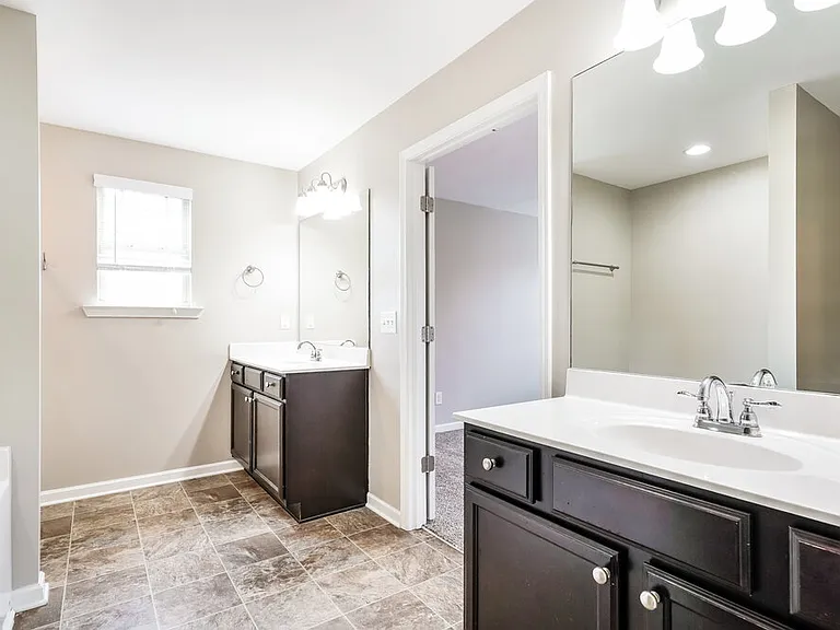 8005 Lakota Ct — Photo 12