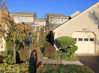 20 Glastonbury Dr #B, Monroe Township, NJ 08831