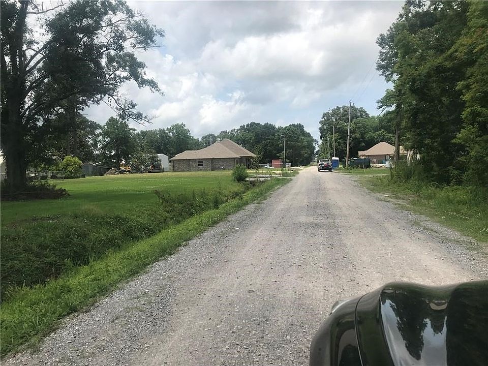 2nd image of 437 River Oaks Dr