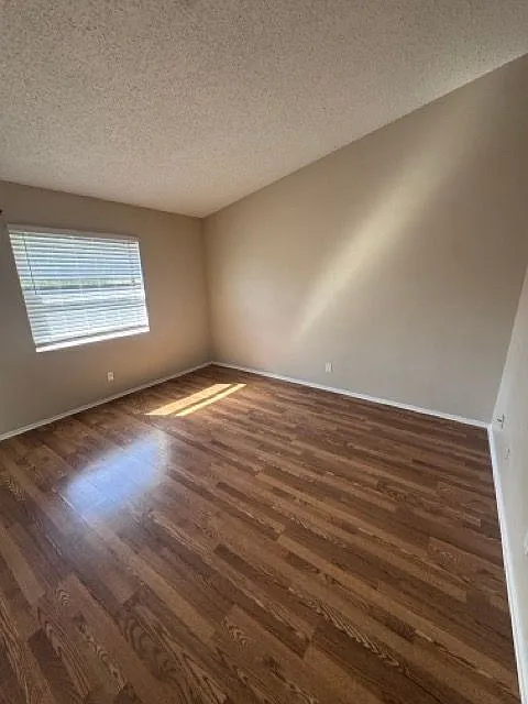 2 bed, 1.0 bath, $1,750 — Photo 2
