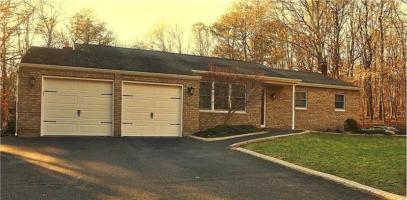 1st image of 6 Fairway Dr