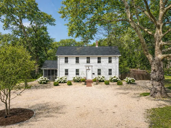 937 S Country Rd, Bellport, NY 11713