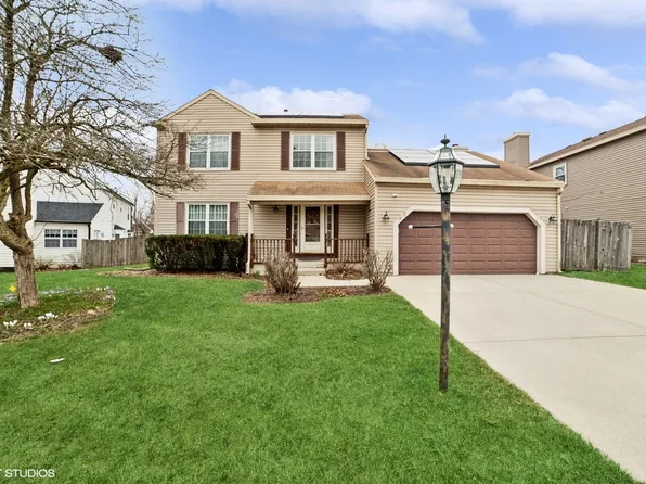 18 Ascot Ln, Streamwood, IL 60107