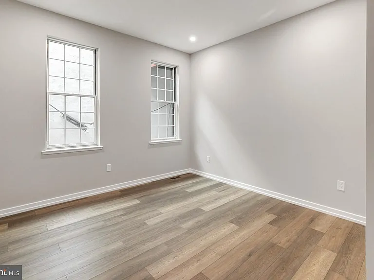 752 S 16th St #1B — Photo 9