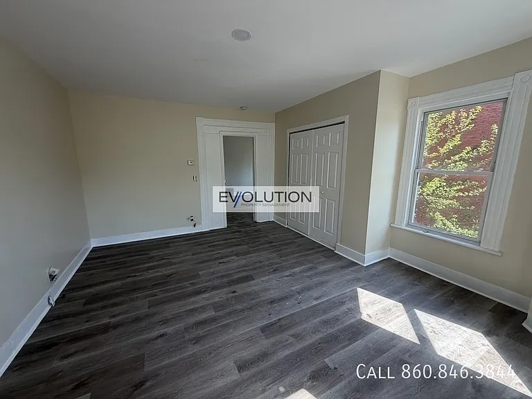 228-230 Franklin Ave #2 — Photo 3