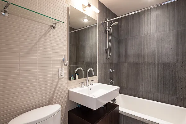 Rented by New York Casas Ltd. | media 20