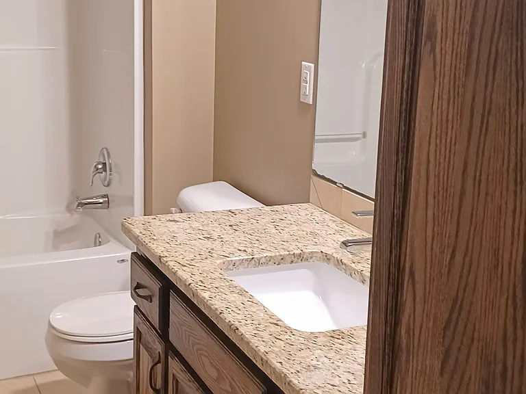 210 NW Michael Dr — Photo 15