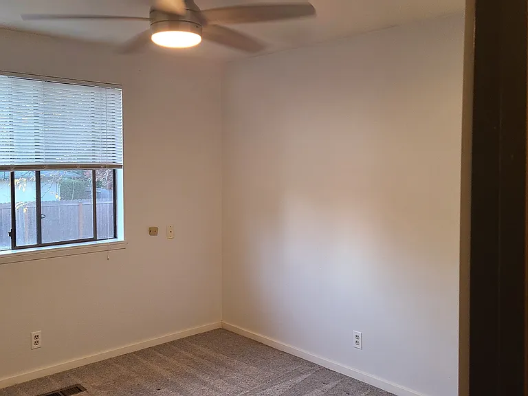 2788 Cheryl St — Photo 20