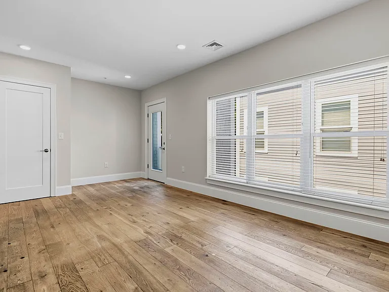 29-31 Ward St #302 — Photo 11