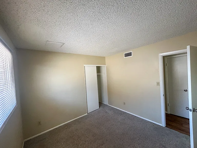 10624 N 33rd Ave — Photo 5