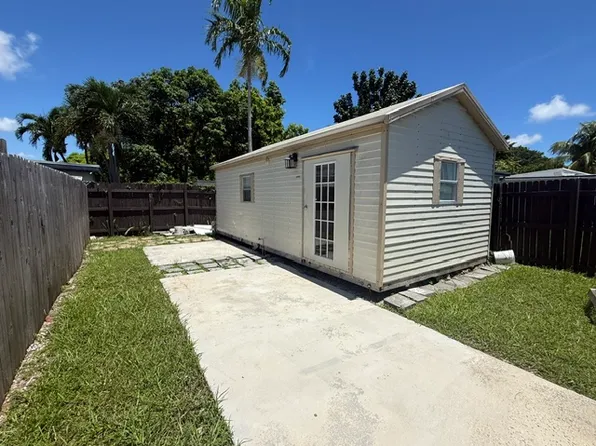 7721 NW 10th Ave #1, Miami, FL 33150