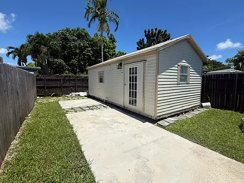 7721 NW 10th Ave #1 Photo 1