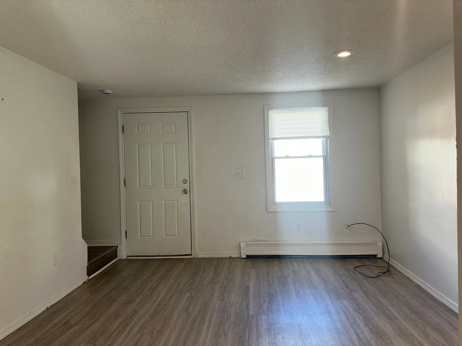 2 bed, 1.5 bath, 900 sqft, $1,700 — Photo 4