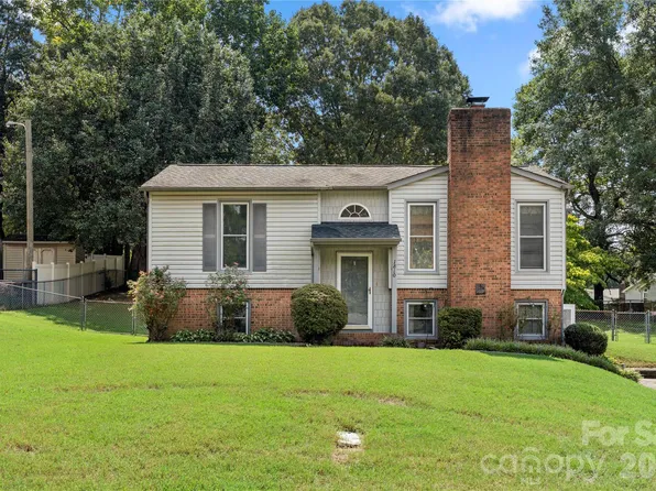 1810 Oak Hollow Rd, Gastonia, NC 28054