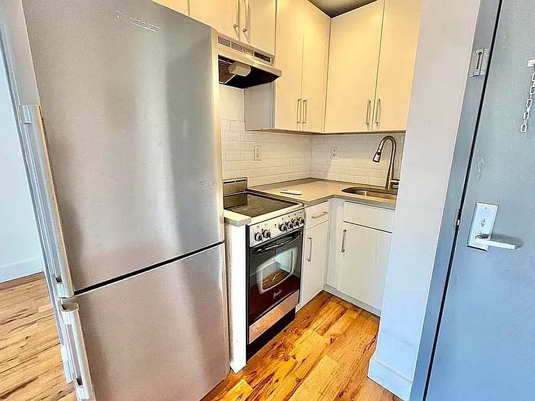 448 Jefferson Ave #4R — Photo 12