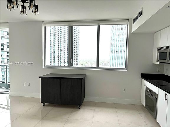 5th image of 92 SW 3rd St APT 2905