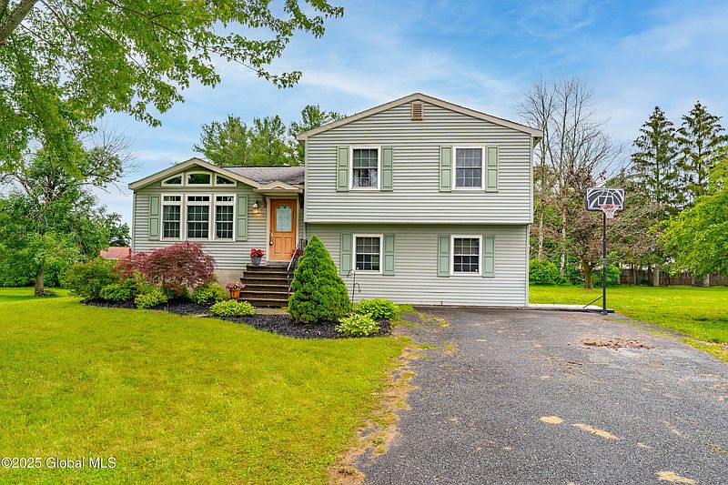 2nd image of 6 Suncrest Drive