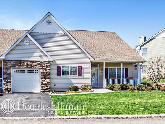 2nd image of 257 Pond Cir
