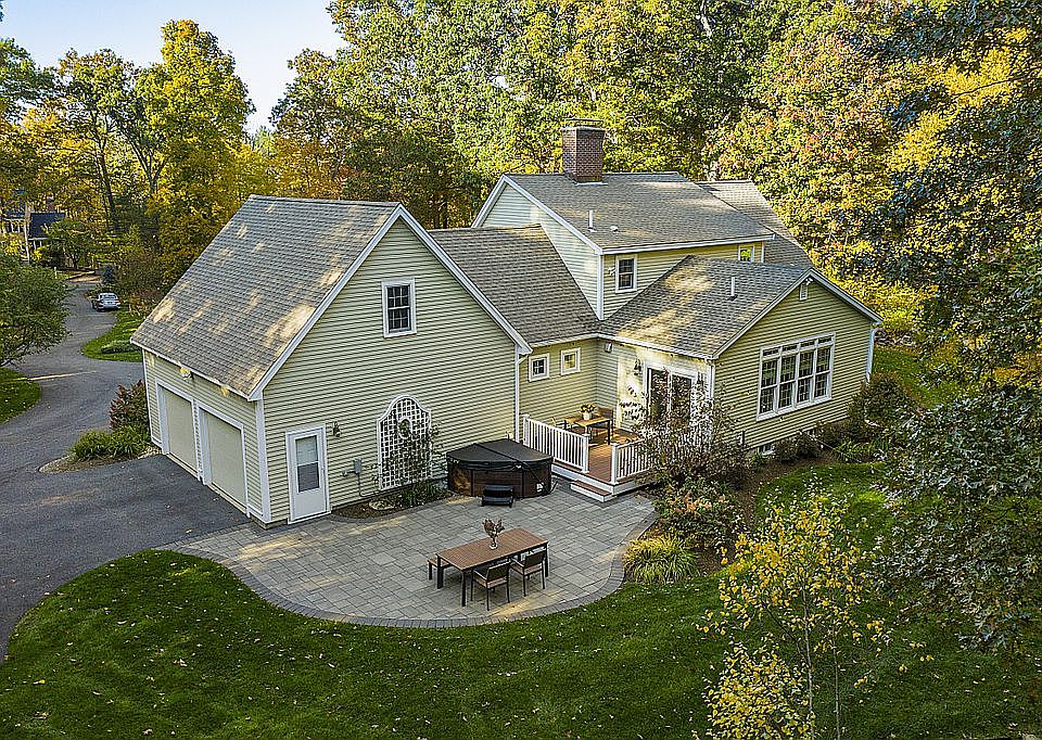 2nd image of 80 Nashoba Rd