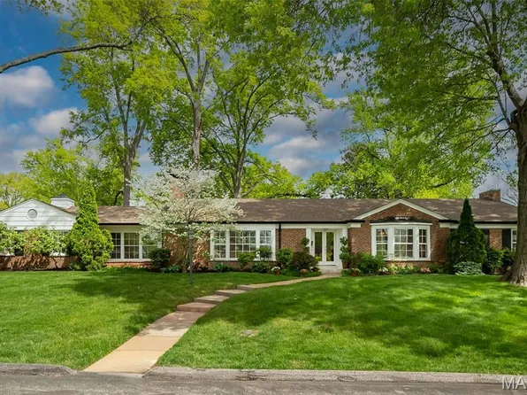 15 York Hills Dr, Saint Louis, MO 63144