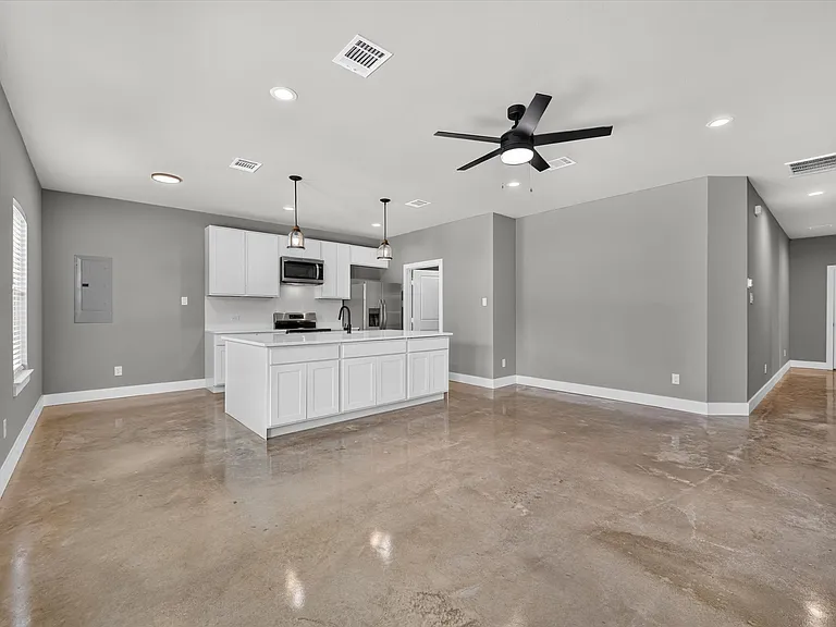 2817 Clinton Ave — Photo 10