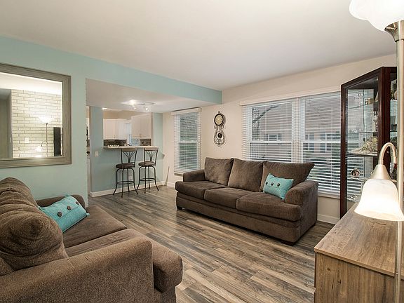 2nd image of 15239 Creekside Dr #30C
