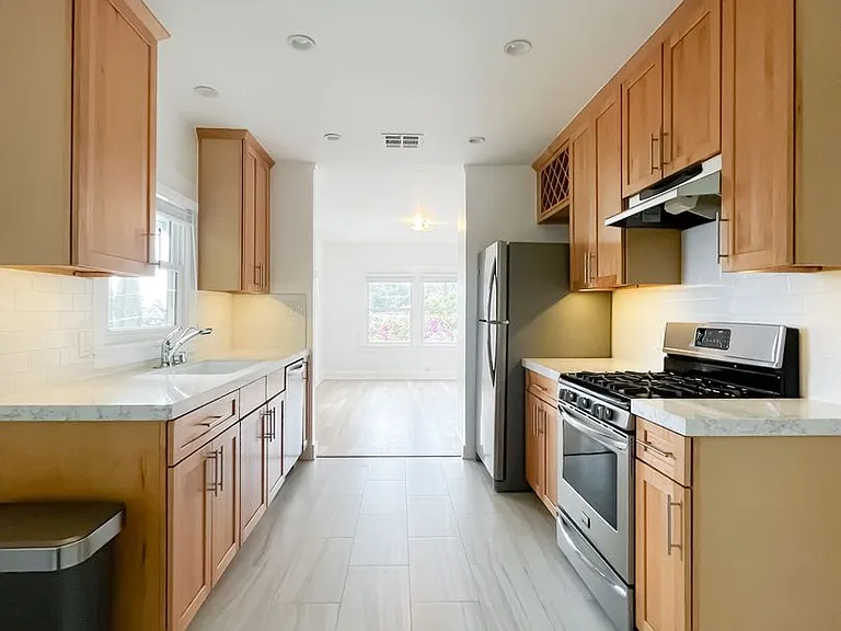 Unbelievable Stand-Alone 2-Bedroom House in Prime West Hollywood Hills — Photo 7