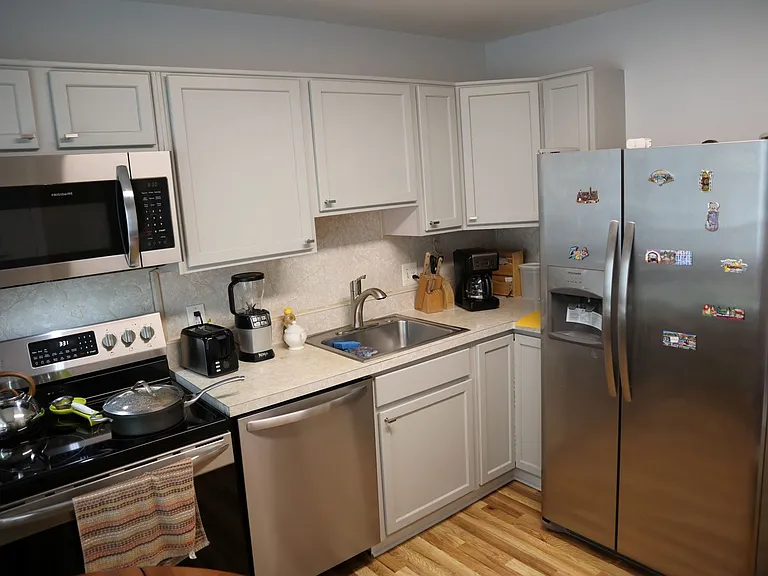 10951 Amherst Ave — Photo 6