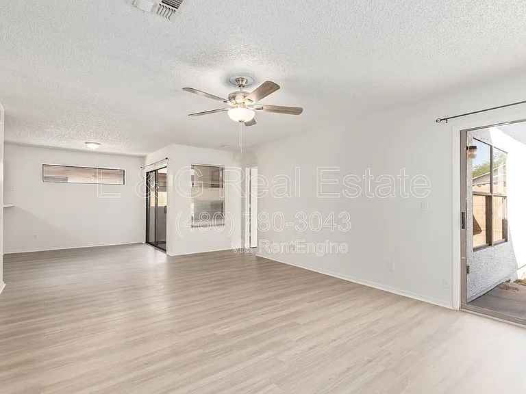 8714 W Amelia Ave — Photo 4