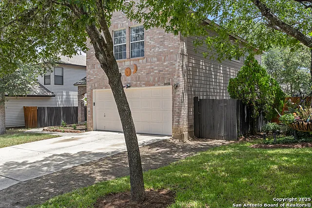 3 bed, 2.5 bath, 2195 sqft, $1,850 — Photo 2