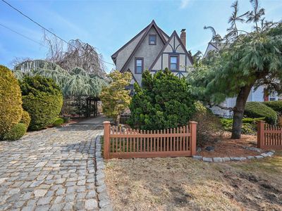33-27 Utopia Parkway, Flushing, NY, 11358