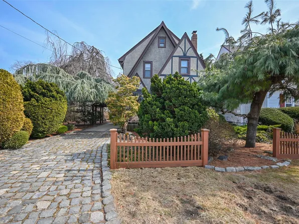33-27 Utopia Parkway, Flushing, NY 11358