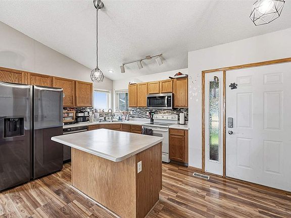 4th image of 518 Tulip Ct