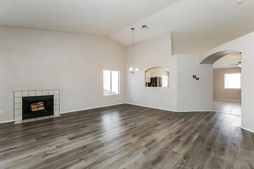 3 bed, 2.0 bath, 1548 sqft, $2,080 — Photo 4