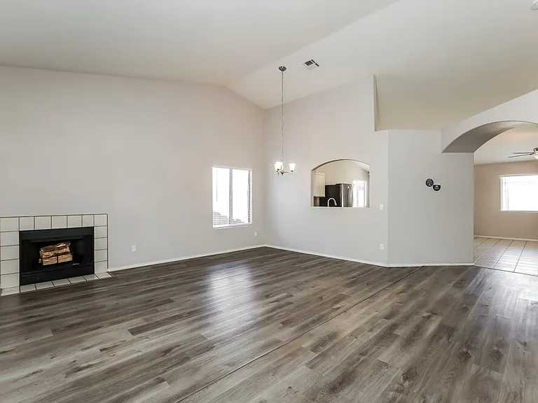5307 N 79th Dr — Photo 4