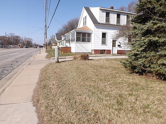 4th image of 821 E Centre Ave