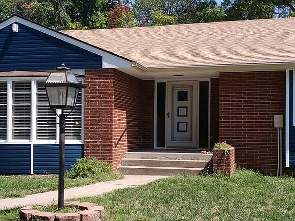 2nd image of 1001 N Noyes Blvd