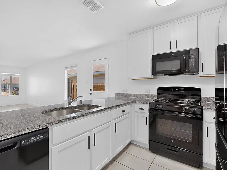 3525 Flicker Ln — Photo 5