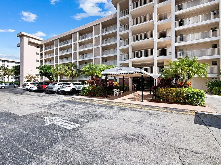 2851 S Palm Aire Dr #107 — Photo 2