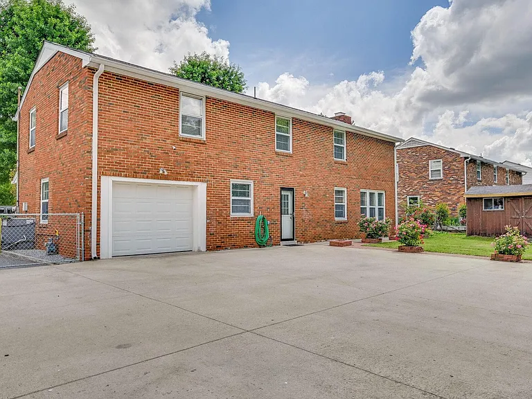 655 Harding Pl — Photo 41