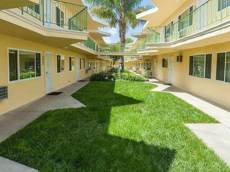 Villa Capri Apartments — Photo 10