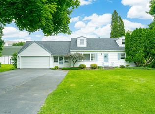 2092 Maiden Ln, Rochester, NY 14626