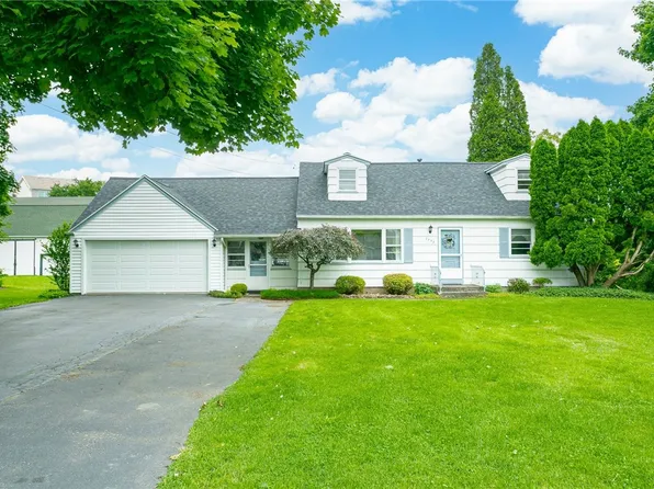 2092 Maiden Ln, Rochester, NY 14626