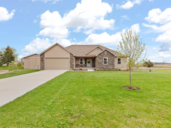 9201 Walnut Dr, Tipton, MI 49287