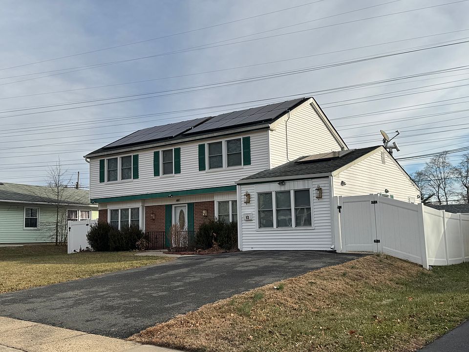 1st image of 12 Hasting Ln #12