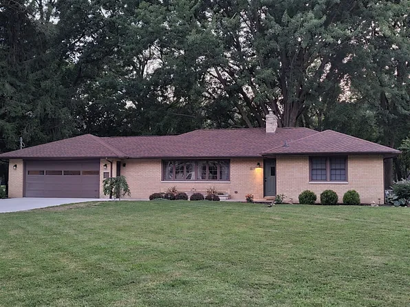 811 Thomas St, Plainwell, MI 49080