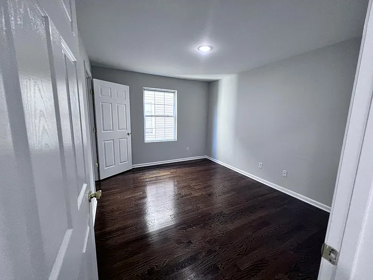 629 Roosevelt Ave #FF — Photo 15